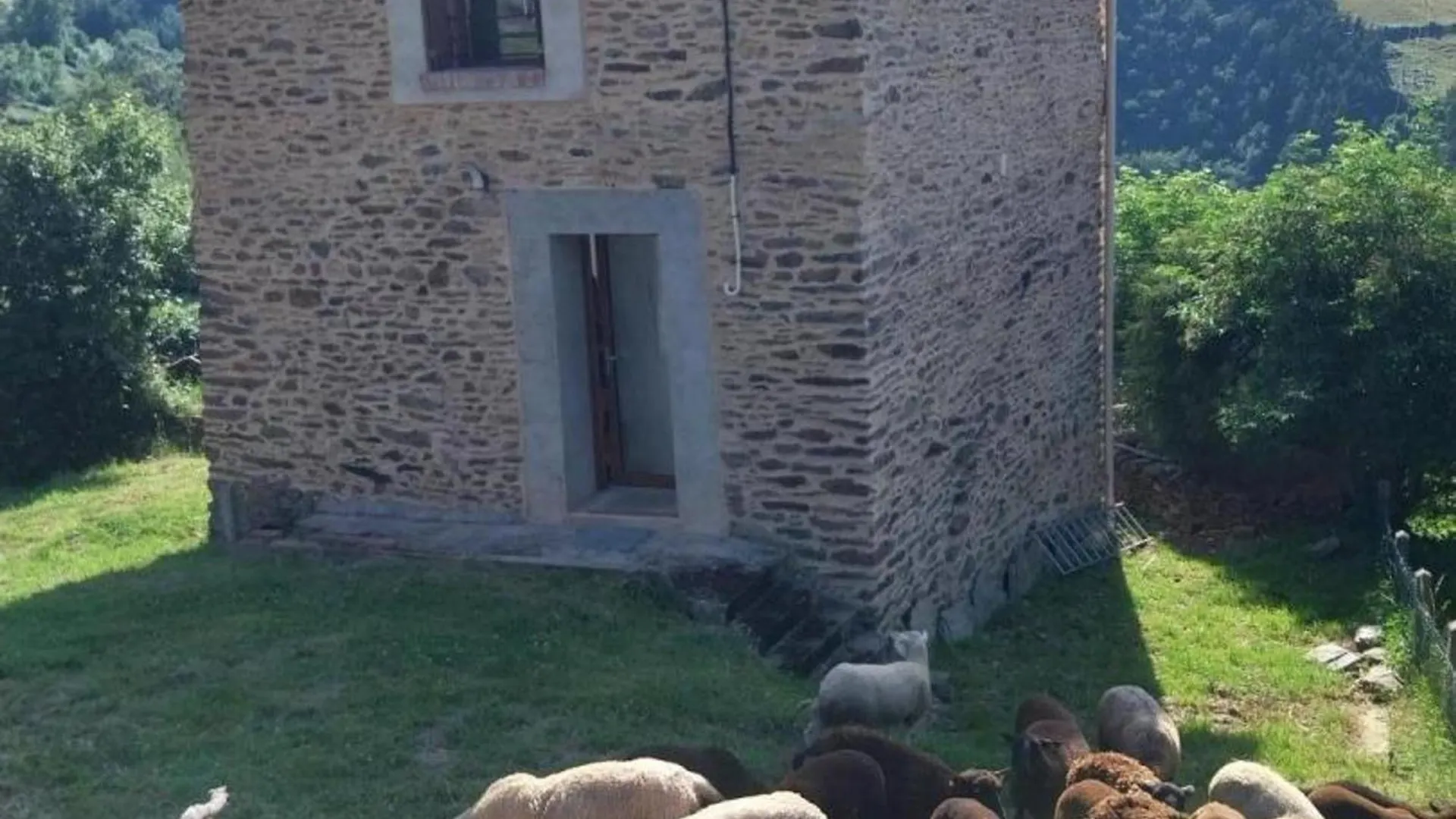 Gite Renove Avec Terrasse Panoramique Et Tout Confort A Saint-Chamond, Proche Saint-Etienne Et Lyon - Fr-1-496-324 בית נופש