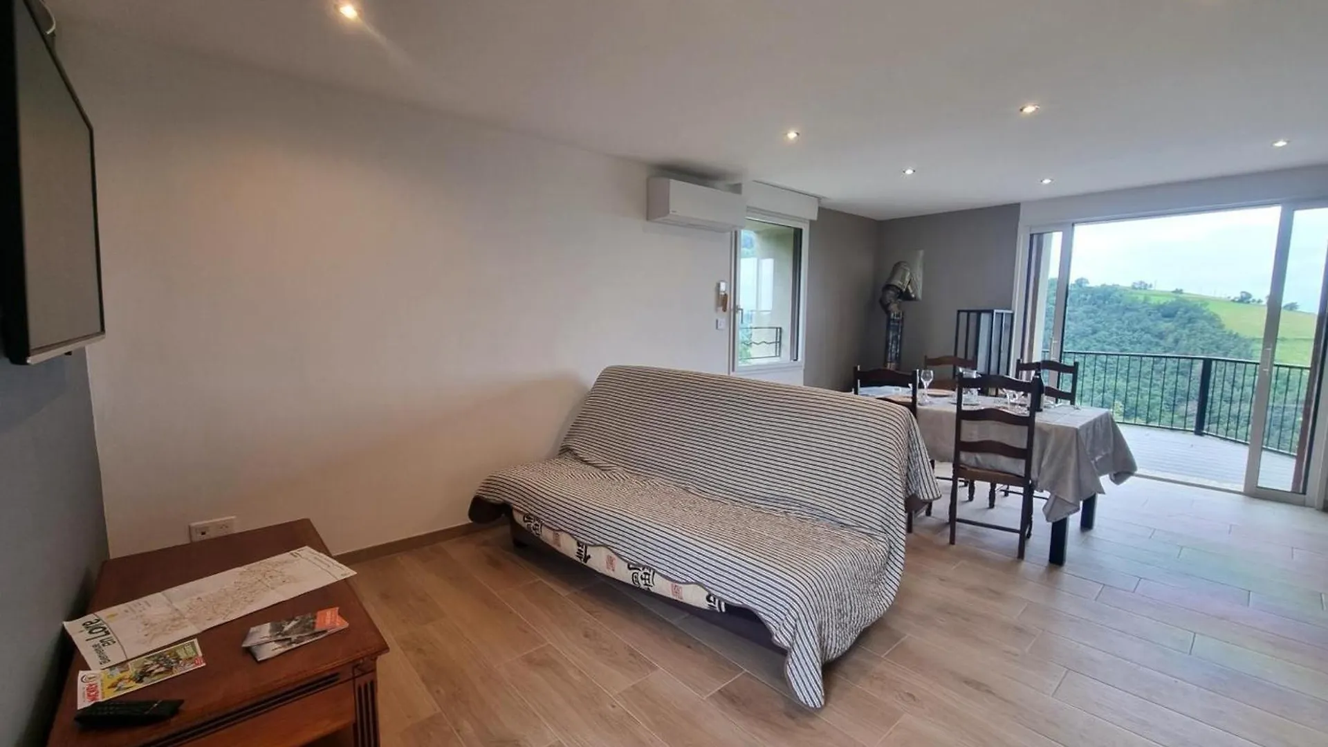 בית נופש Gite Renove Avec Terrasse Panoramique Et Tout Confort A Saint-Chamond, Proche Saint-Etienne Et Lyon - Fr-1-496-324 צרפת