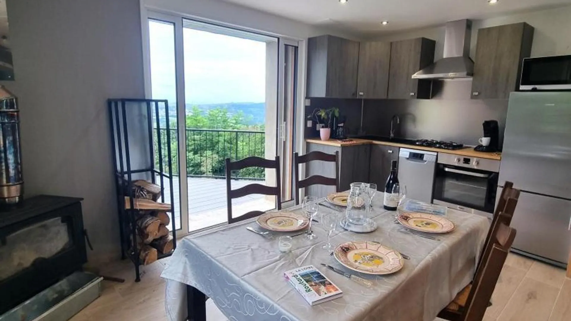 Gite Renove Avec Terrasse Panoramique Et Tout Confort A Saint-Chamond, Proche Saint-Etienne Et Lyon - Fr-1-496-324 0*, Saint-Chamond France