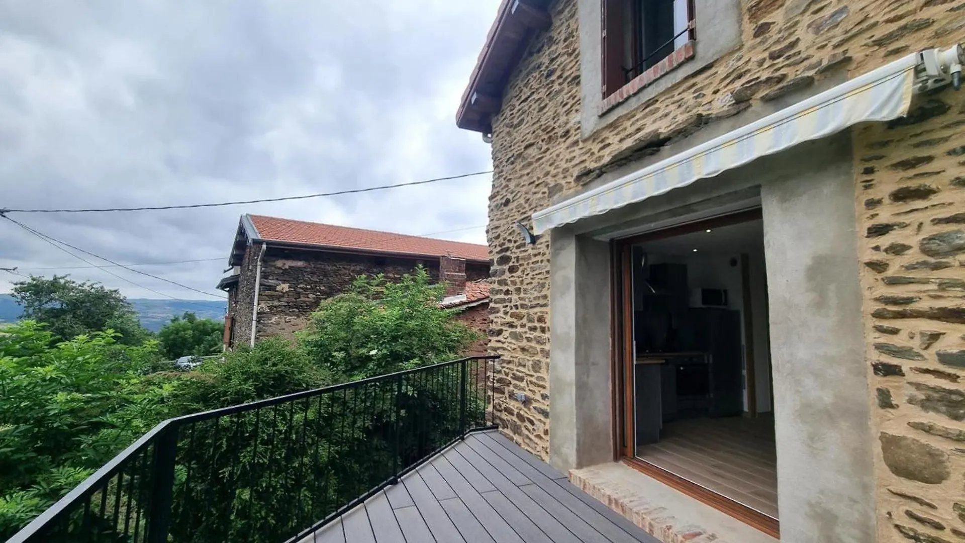 Holiday home Gite Renove Avec Terrasse Panoramique Et Tout Confort A Saint-Chamond, Proche Saint-Etienne Et Lyon - Fr-1-496-324